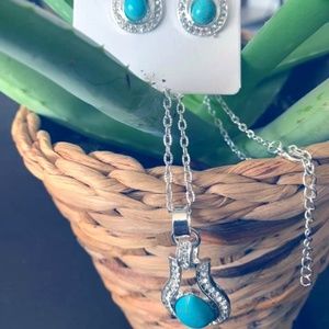 Crackle stone necklace with matching earrings